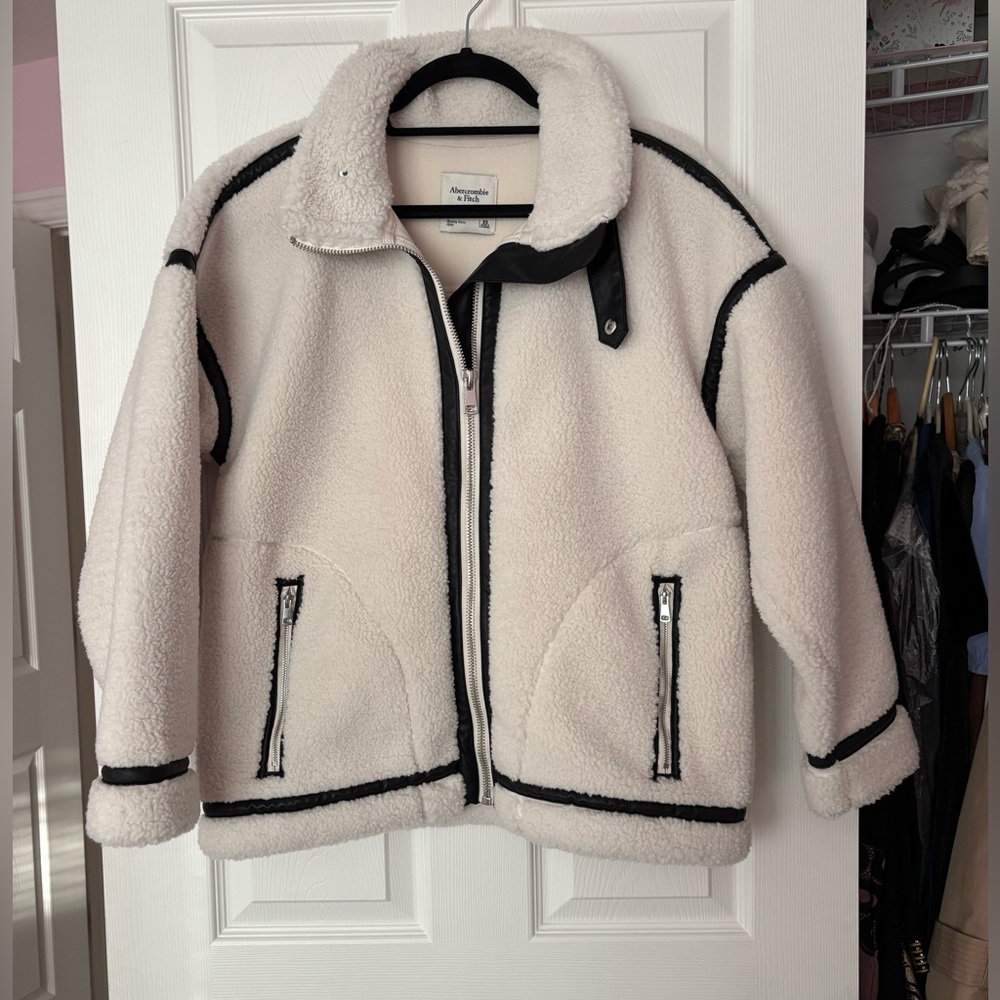 Abercrombie & Fitch contrast trim Sherpa